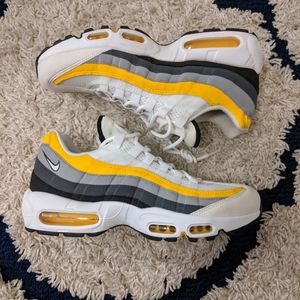 Nike Air Max 95 Amarillo (Size 8.5) NWOT